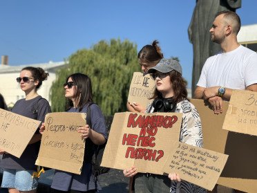 Лучани вийшли на протест проти відставки Михайла Федорова Лучани вийшли на протест проти відставки Михайла Федорова