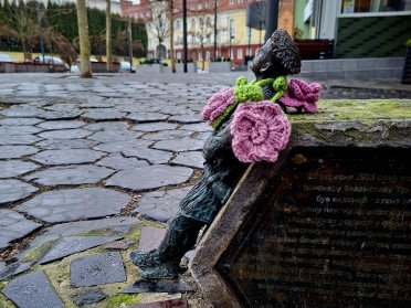 кликун скульптура квіти