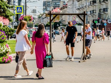 люди влітку на вулиці