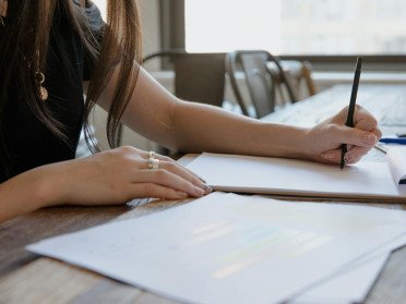 документи на столі