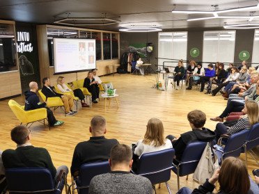 Зала з багатьма людьми в університеті