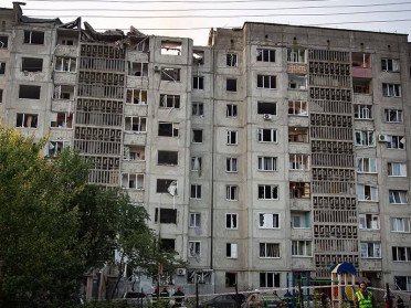 пошкоджена багатоповерхівка