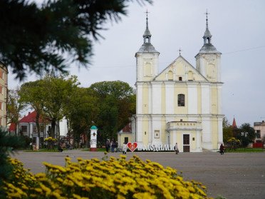 костел у місті