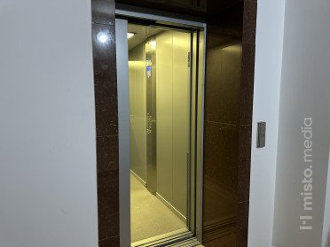 ліфт підйомник кабіна