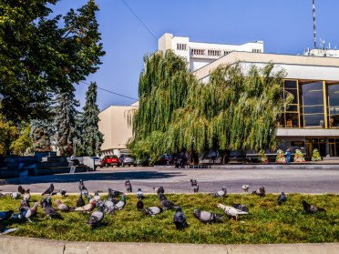 Театральний майдан