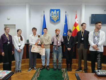 нагородження фіналістів дебатної ліги