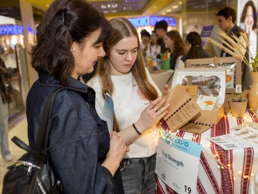 люди на ярмарку