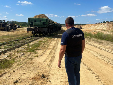 Правоохоронці перевіряють кар'єр.