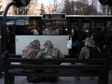 військові цивільні люди