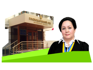 будівля суду та Оксана Слободян
