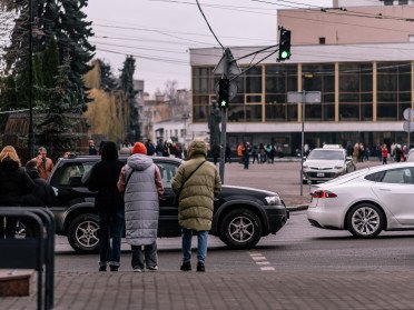 люди, дорога, світлофор