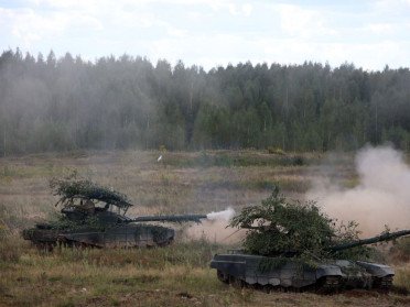 танки в полі