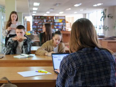 Учасники дебатів