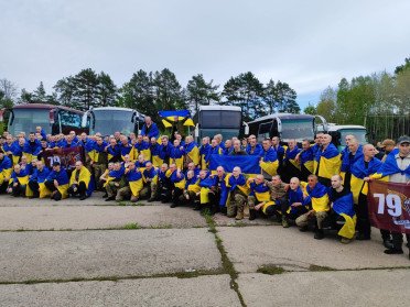 Захисники, що повернулися із російського полону.