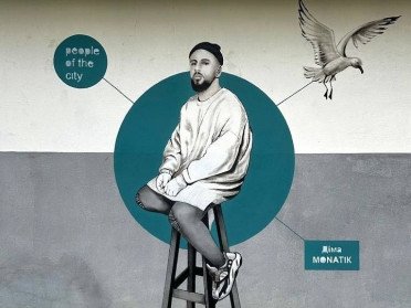 мурал співак стінопис