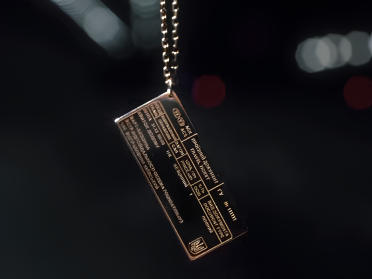 Прикраса «Квиток додому»