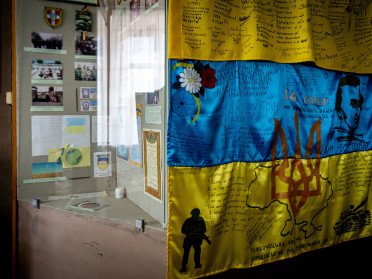 У волонтерів та музейників поповнюються колекції прапорів від військових