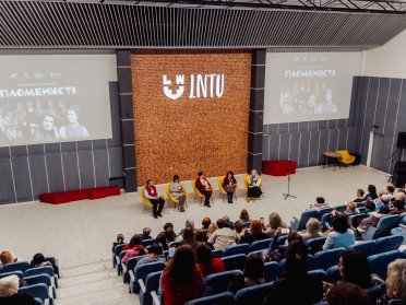 учасниці фестивалю