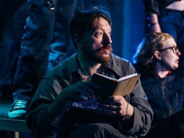 актор в театрі