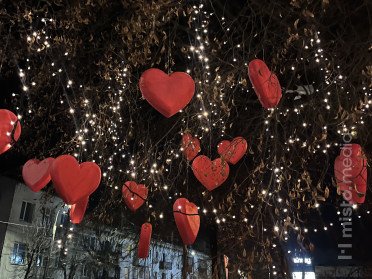 декорація біля одного з луцьких закладів