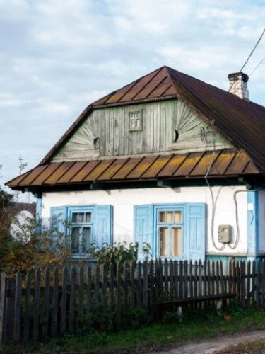 Традиційний сільський будинок у Волинській області.