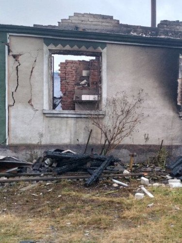 згорів будинок