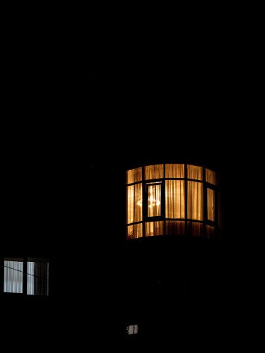 На Волині 30 жовтня застосують графіки відключення електроенергії. світло у вікні