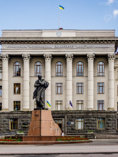 Головний корпус ВНУ хочуть передати у власність міста