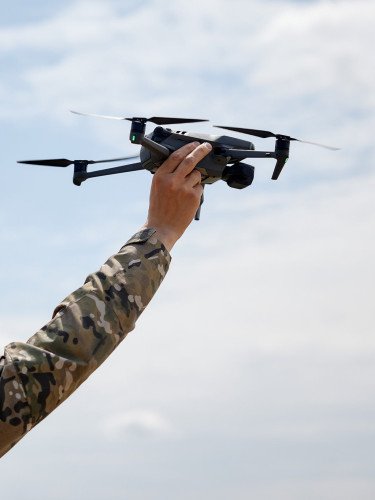 Бійці волинської бригади евакуювали кота і собаку з передової дроном