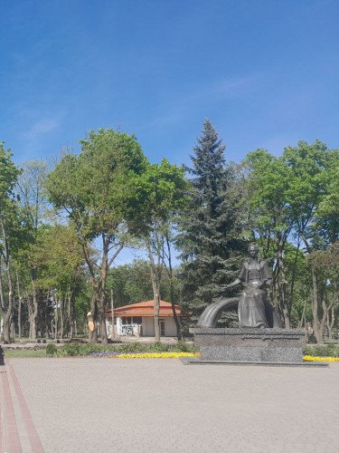 парк пам'ятник Леся Українка