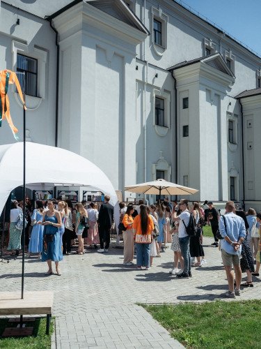 люди на фестивалі