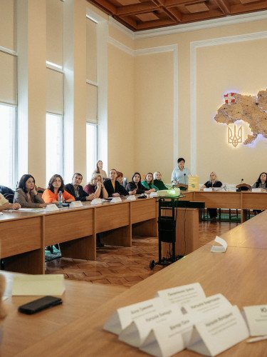 Круглий стіл у залі Волинської обласної військової адміністрації