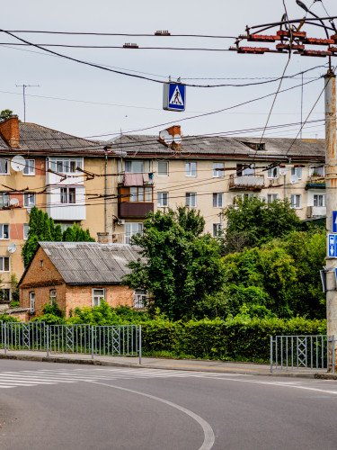 У Луцьку планують понизити бордюри на тротуарах для більшої доступності