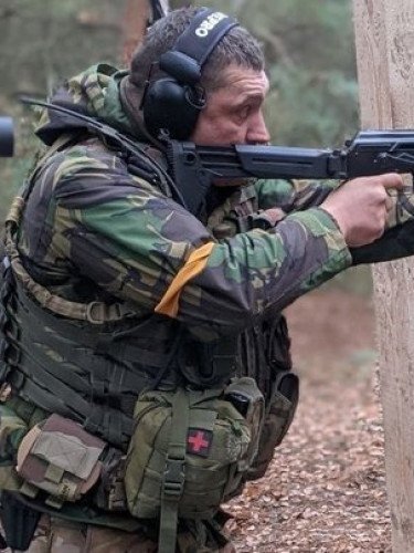 військовослужбовець