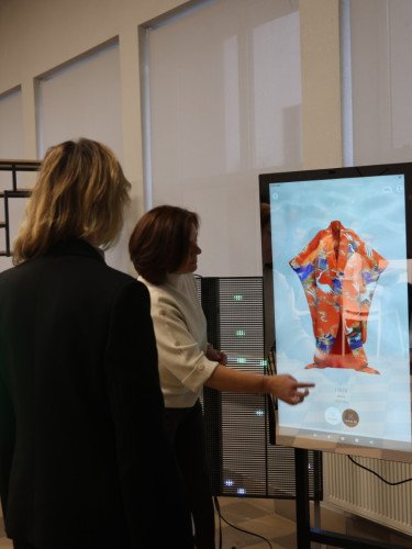 люди хаб смарт-дзеркало