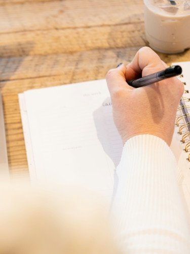 документи на столі