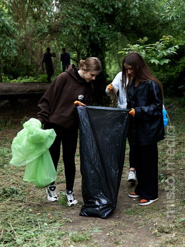 прибирання в парку