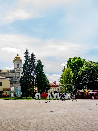 місто центр люди