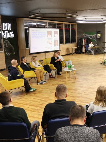 Зала з багатьма людьми в університеті