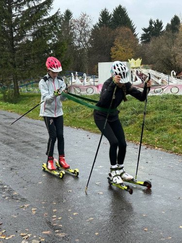 діти на лжоролерах