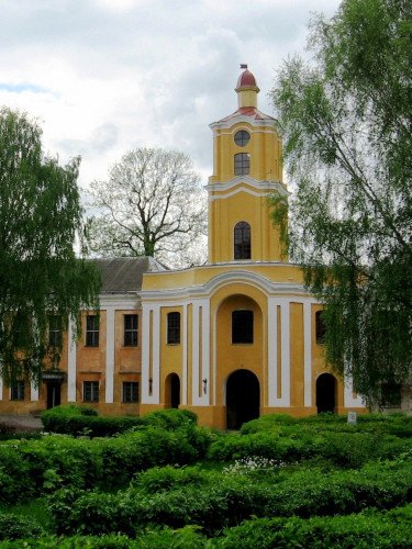 Замок Радзивілів в Олиці.