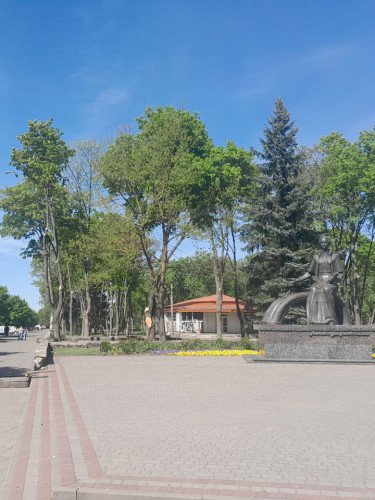 площа бульвар пам'ятник