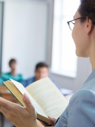 вчителька та учні