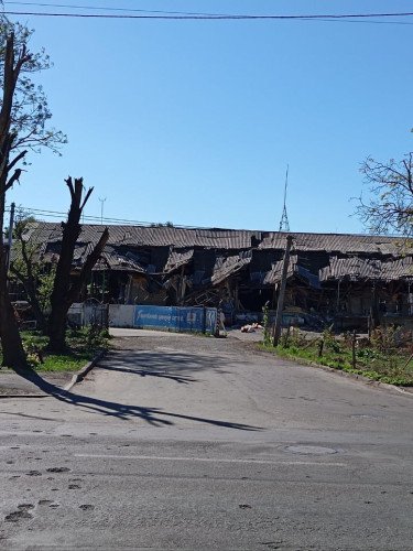 Будівля, що постраждала від російської атаки.