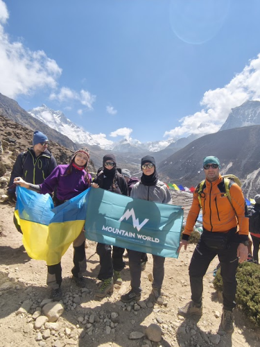 люди на вершині гори