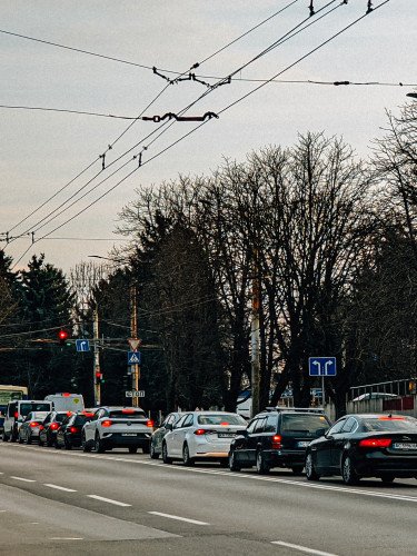 автомобілі на вулиці