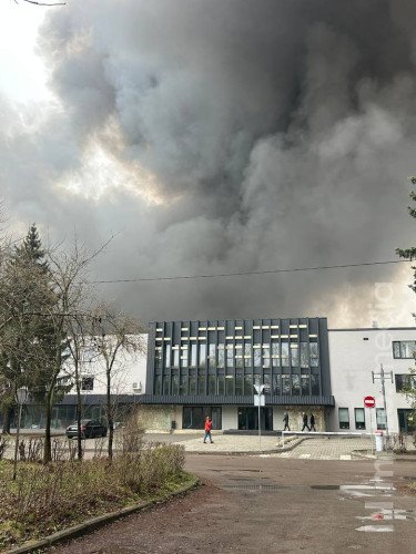 Лучан просять не відкривати вікна через задимлення