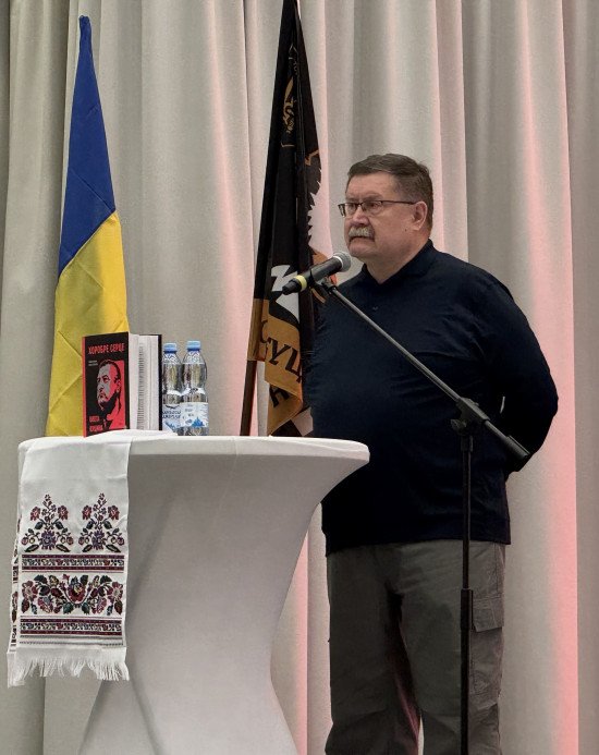 Фото з презентації книги.