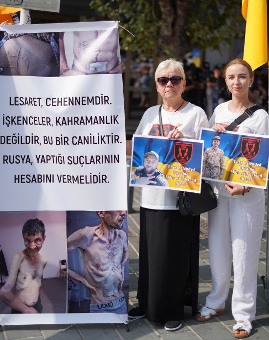Ковельчанки: Марія Добровольська, Ганна Лагасюк та Іванна Озимук, (серпень 2025, Стамбул)