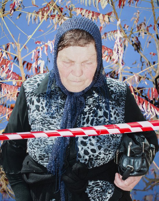 Олена Субач. Серія «Бабусі на межі Раю» (2017—2018). Джерело: secondaryarchive.org